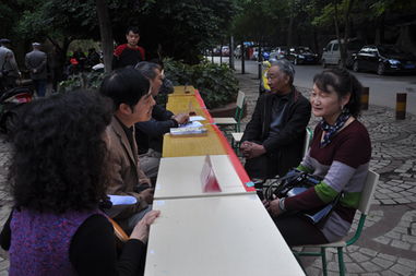 黨建引領(lǐng)教育惠民 云南民族中學(xué)黨員進(jìn)社區(qū)教育咨詢服務(wù)活動(dòng)紀(jì)實(shí)